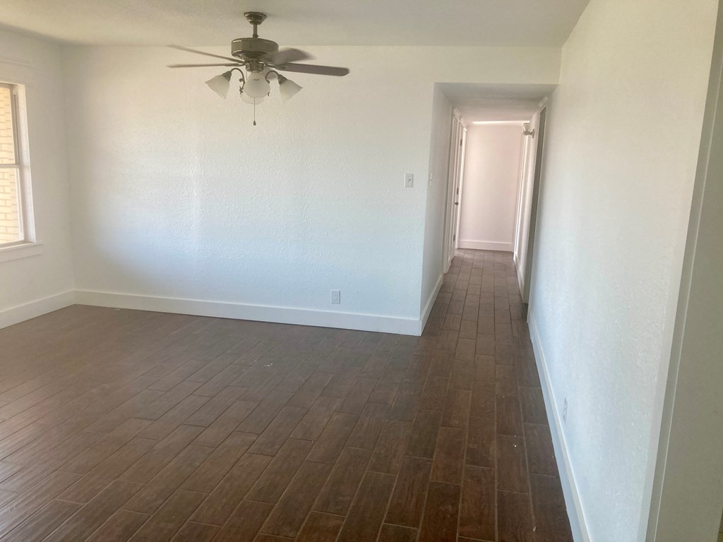 535 N 4th St, Uvalde, Texas image 21