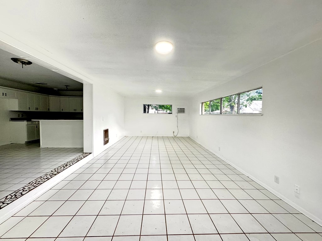 535 N 4th St, Uvalde, Texas image 8