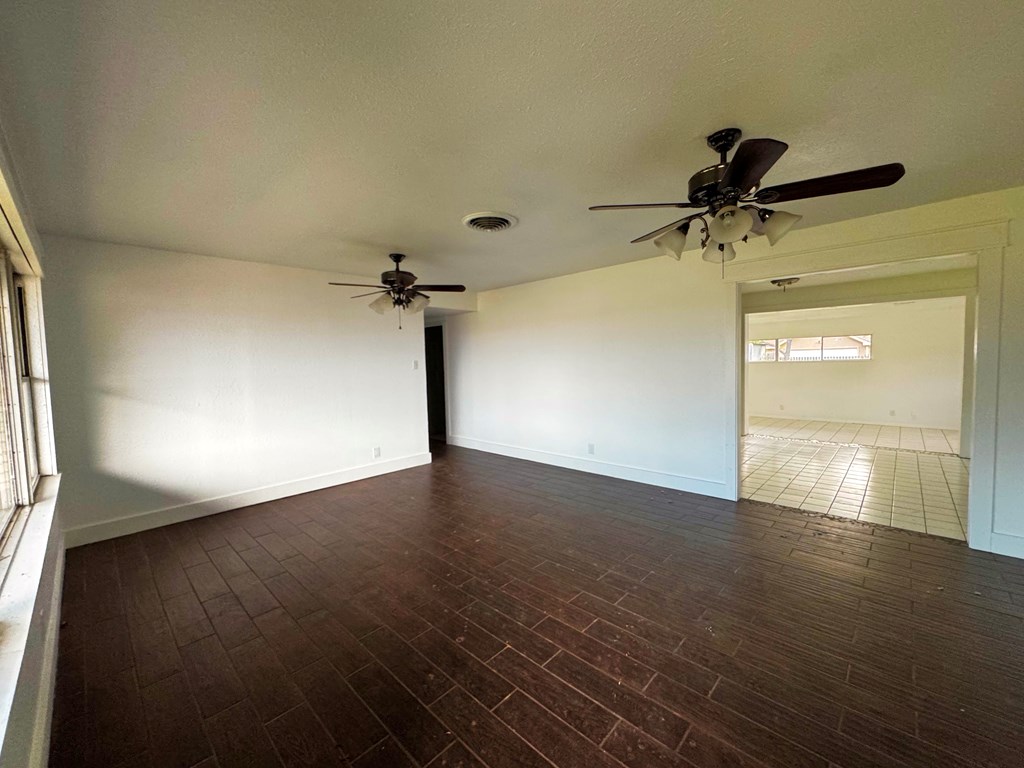 535 N 4th St, Uvalde, Texas image 5