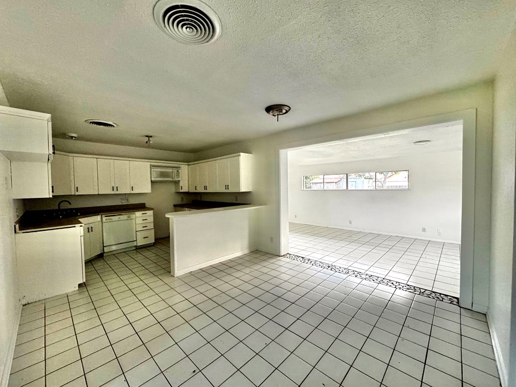 535 N 4th St, Uvalde, Texas image 10