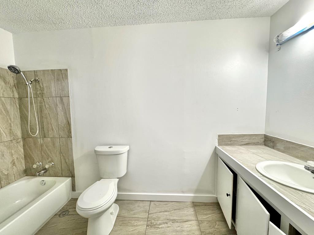535 N 4th St, Uvalde, Texas image 27