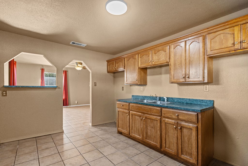 610 S Clay St, Midland, Texas image 6
