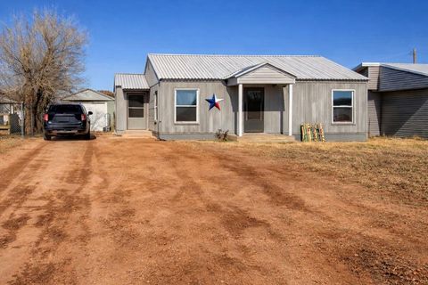 Homes For Sale - 906 SW Ave E<br/> Gaines County, Seminole, TX 79360