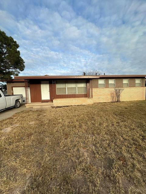 Condo For Sale - 1111 W Apache Ave<br/> McCamey, TX 79752