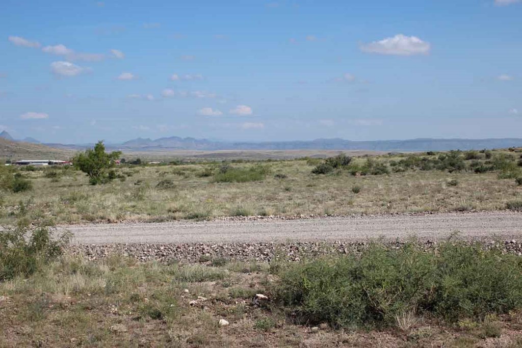 TR 24R Sierra La Rana, Alpine, Texas image 7