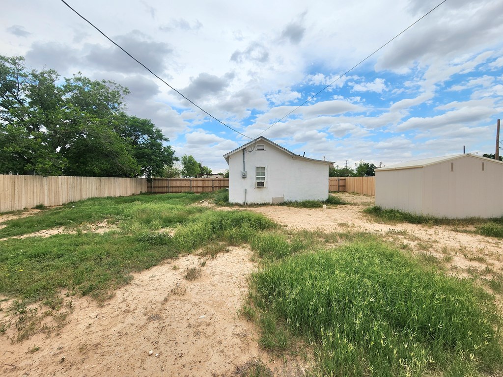512 E 8th St, McCamey, Pennsylvania image 4
