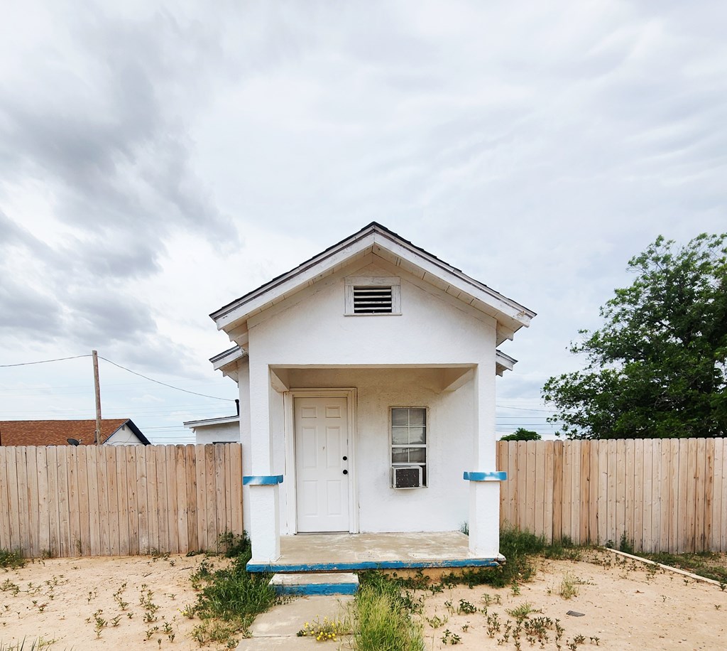 512 E 8th St, McCamey, Pennsylvania image 2