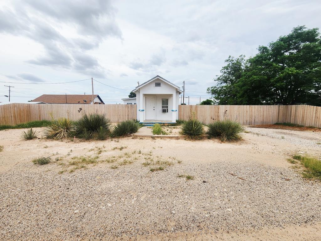 512 E 8th St, McCamey, Pennsylvania image 1