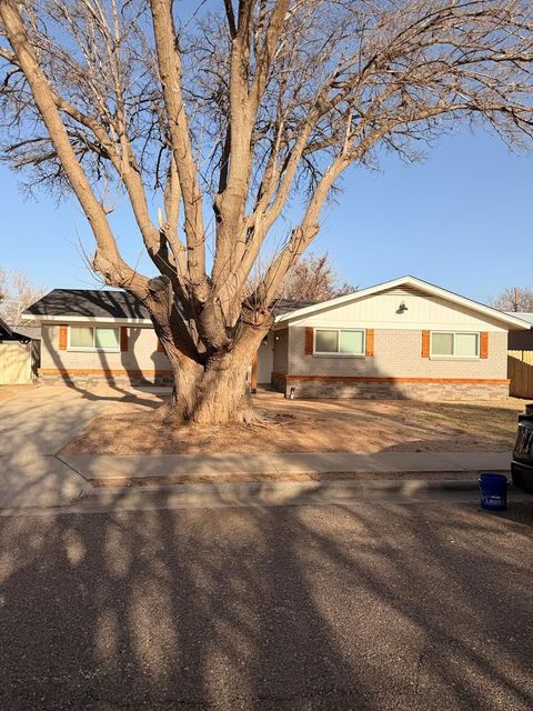 Homes For Sale - 1306 NW 12th Place<br/> Andrews, TX 79714