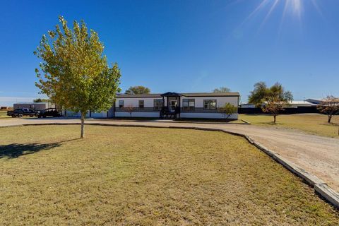 Homes For Sale - 617 B SE Ave B<br/> Seminole, TX 79360