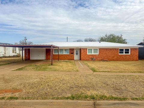 Homes For Sale - 1309 E Lons St<br/> Brownfield, TX 79316