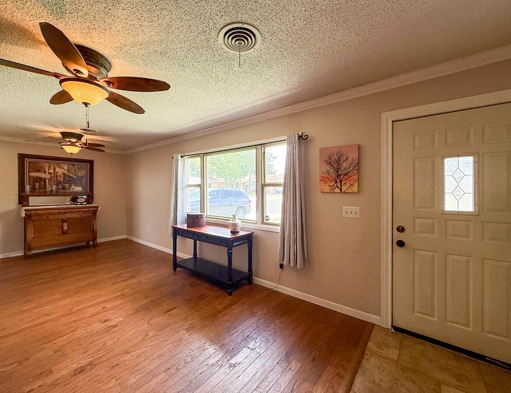 2119 NW Ave C, Seminole, Texas image 2