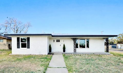 Homes For Sale - 811 NW 12th St<br/> Andrews, TX 79714