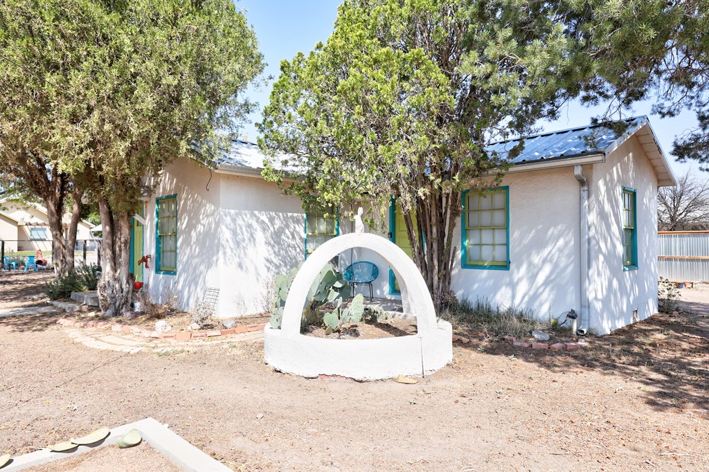 408 W 2nd St, Marfa, Texas image 27