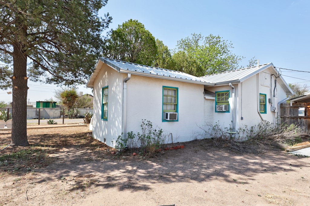 408 W 2nd St, Marfa, Texas image 29