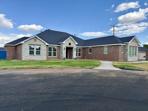 Homes For Sale - 5 NW Isabella Circle<br/> Andrews, TX 79714