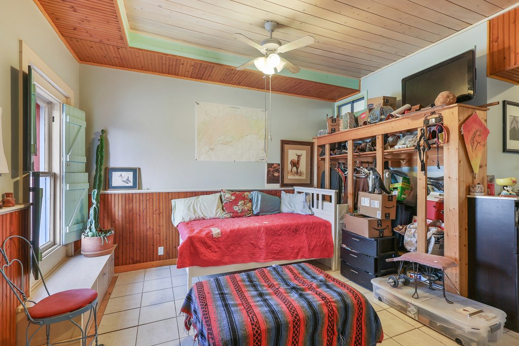 106 SE 4th St, Marathon, Texas image 5