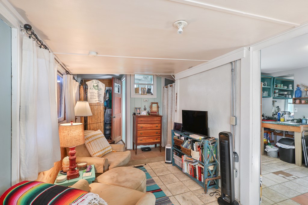 106 SE 4th St, Marathon, Texas image 20