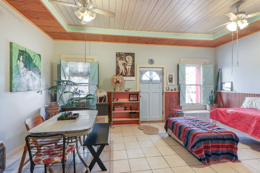 106 SE 4th St, Marathon, Texas image 3