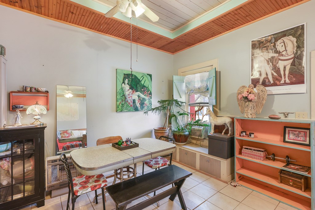 106 SE 4th St, Marathon, Texas image 4