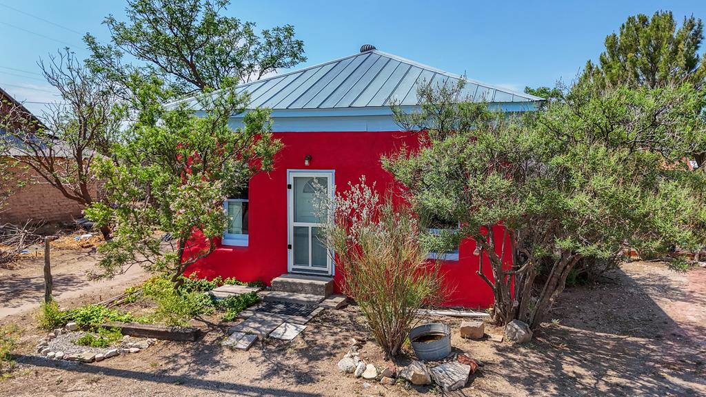 106 SE 4th St, Marathon, Texas image 1