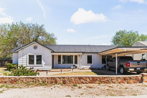 Homes For Sale - 507 SW 5th St<br/> Seminole, TX 79360