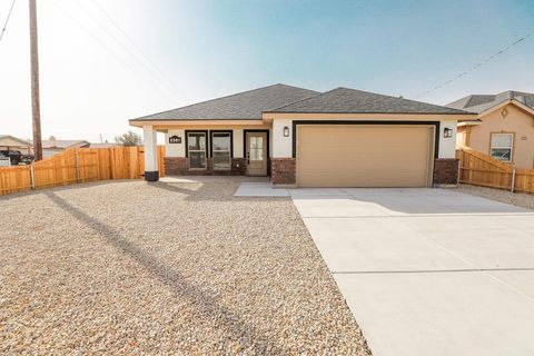 Homes For Sale - 2301 W 18th St<br/> Odessa, TX 79763