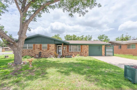 Homes For Sale - 1201 NW 8th Place<br/> Andrews, TX 79714