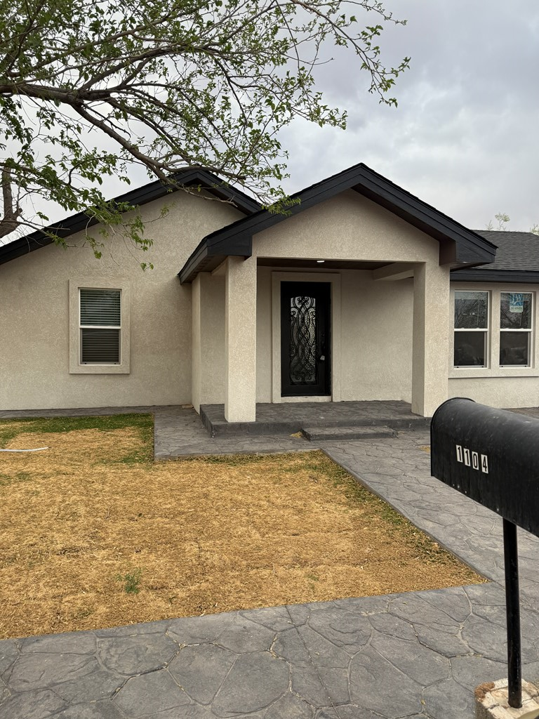 1104 S Mary St, Crane, Texas image 3