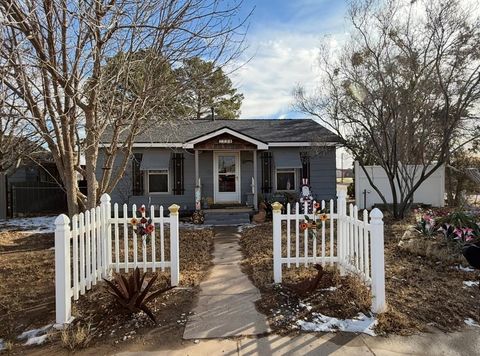 Homes For Sale - 500 E 10th St<br/> McCamey, TX 79752