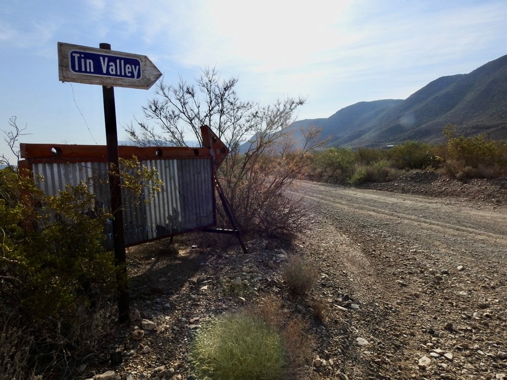 889 Sombrero Peak Road, Terlingua, Texas image 2