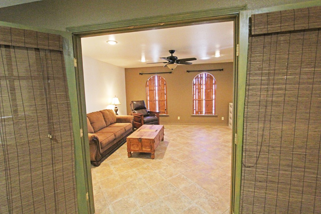 514 E John W Rd, Alpine, Texas image 19