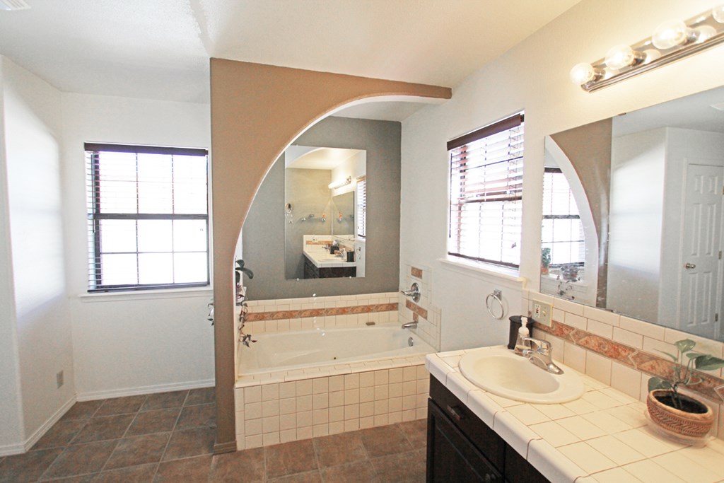 514 E John W Rd, Alpine, Texas image 22