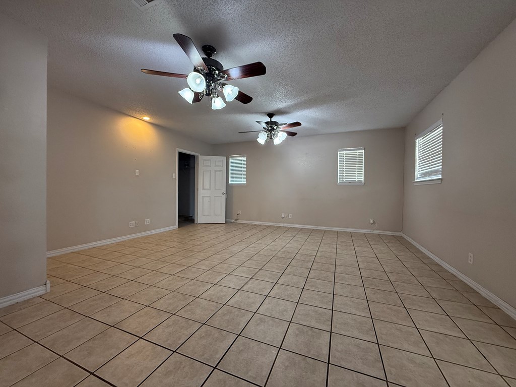 615 Placer Ave, Odessa, Pennsylvania image 3
