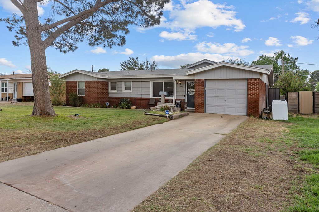 1306 Douglas Dr, Odessa, Texas image 2