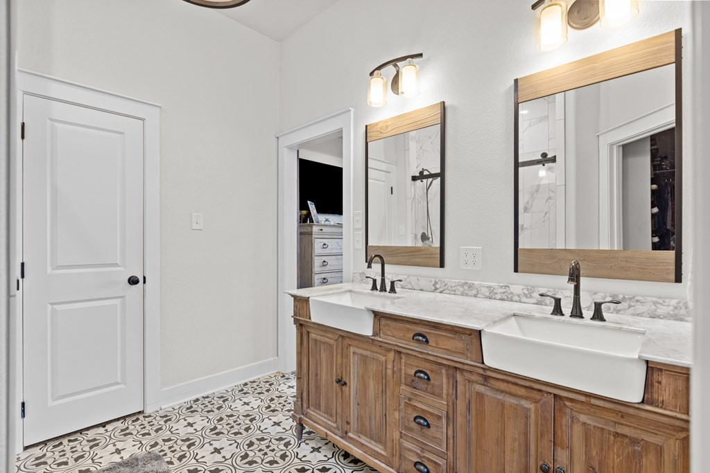 8 NW Sarai Circle, Andrews, Texas image 24