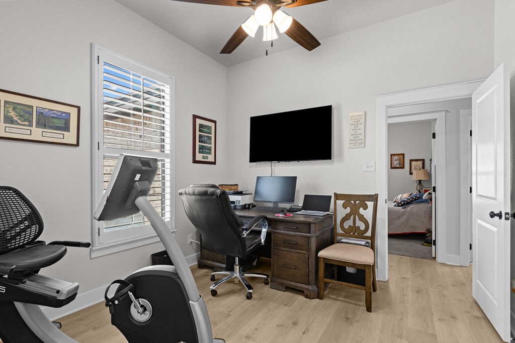 8 NW Sarai Circle, Andrews, Texas image 14