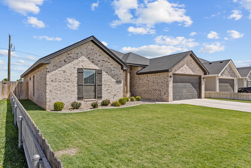 8 NW Sarai Circle, Andrews, Texas image 4