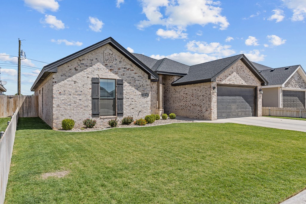 8 NW Sarai Circle, Andrews, Texas image 5
