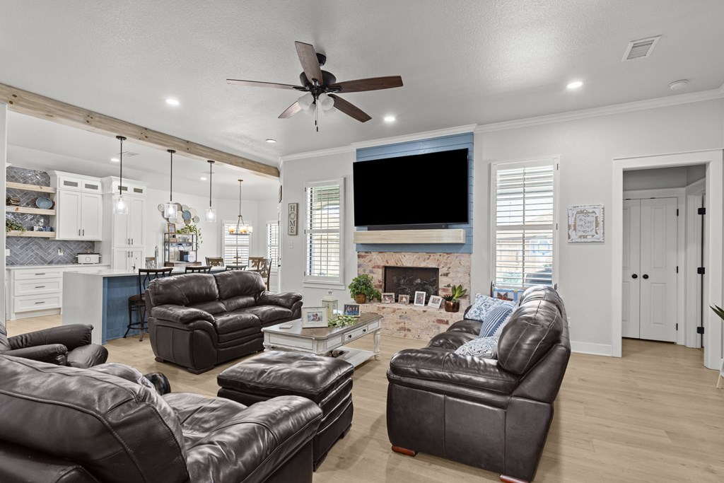 8 NW Sarai Circle, Andrews, Texas image 6