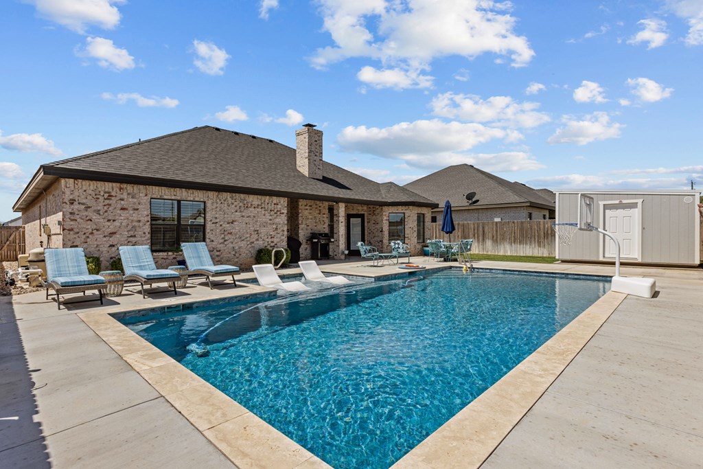 8 NW Sarai Circle, Andrews, Texas image 2