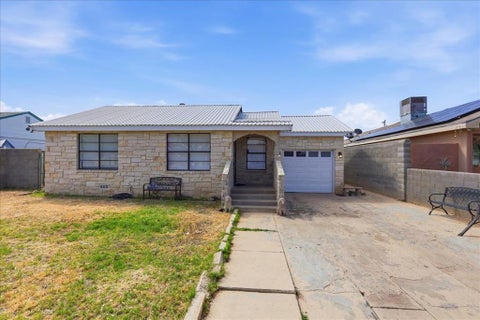 Homes For Sale - 303 Sunset Lane<br/> Odessa, TX 79763