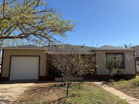Homes For Sale - 904 NE 1st Pl<br/> Andrews, TX 79714