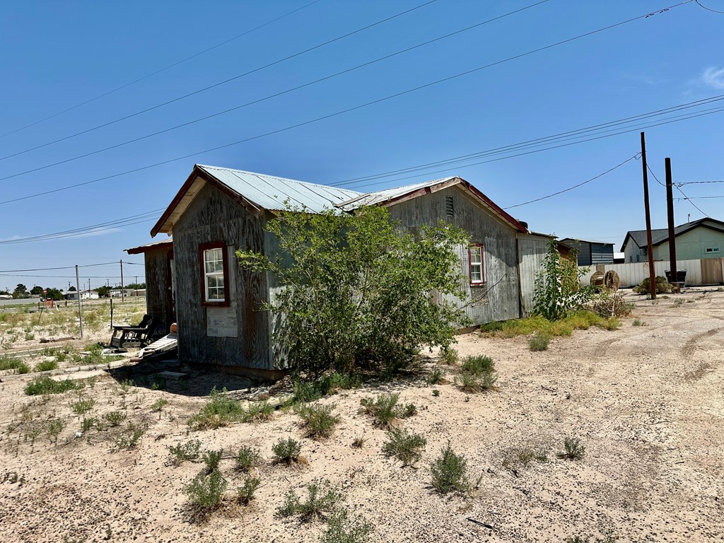 502 N Hickory Ave, Pecos, Texas image 2