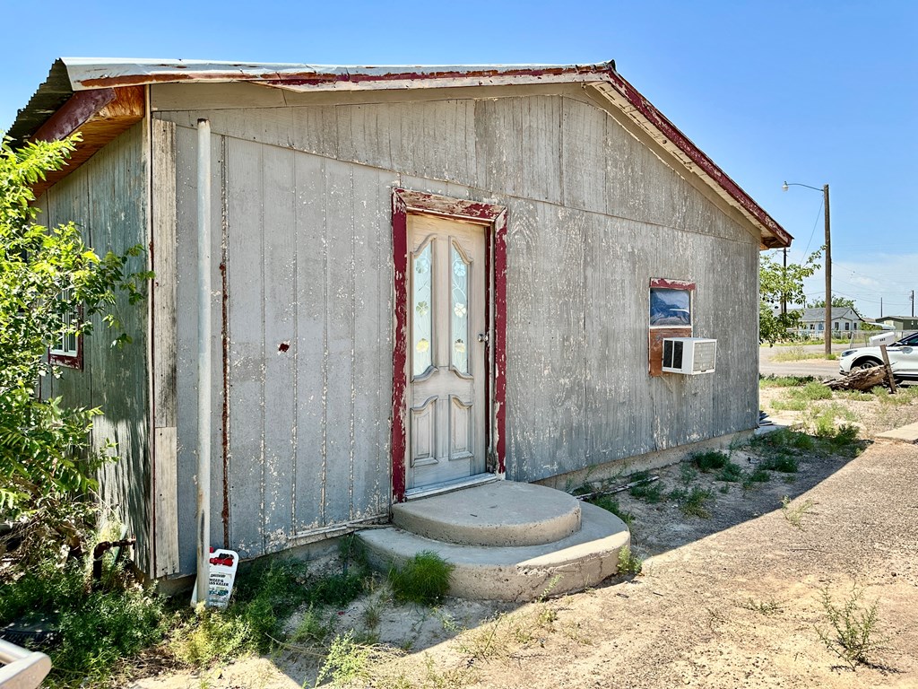 502 N Hickory Ave, Pecos, Texas image 4