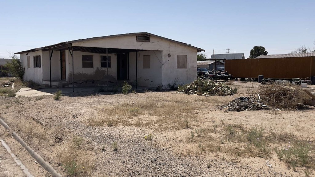 701 N Cross, Wink, Texas image 2