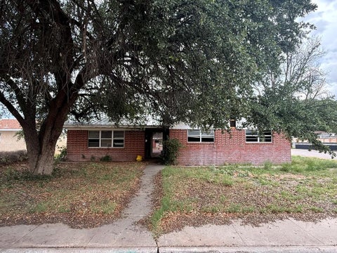 Homes For Sale - 1208 S Ike Ave<br/> Monahans, TX 79756