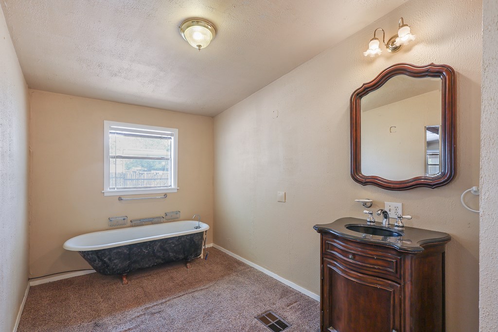 302 N Fort St, Fort Davis, Texas image 9