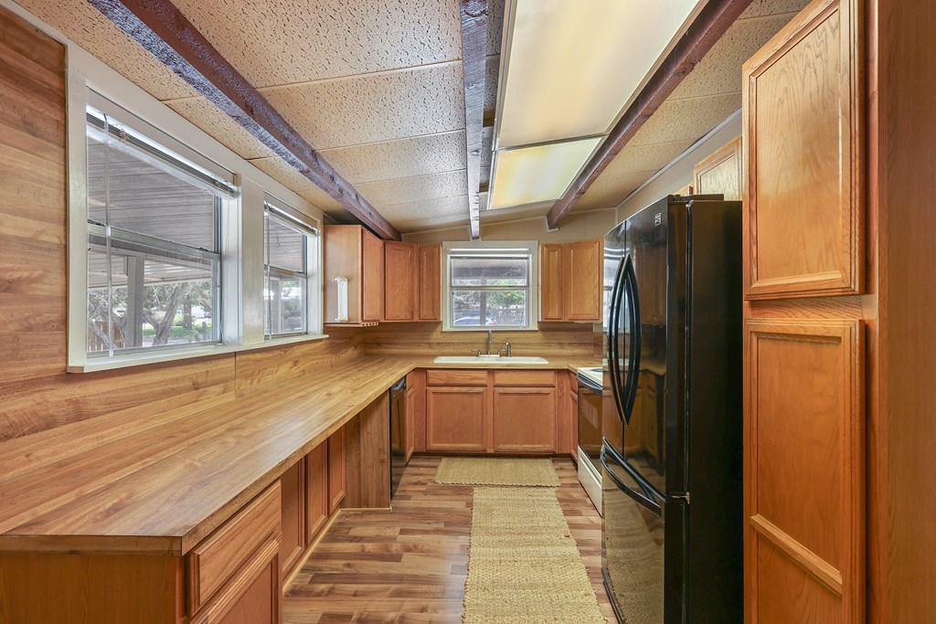 302 N Fort St, Fort Davis, Texas image 6