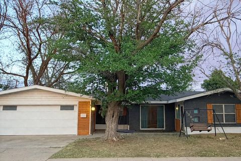 Homes For Sale - 1304 NW 9th St<br/> Andrews, TX 79360